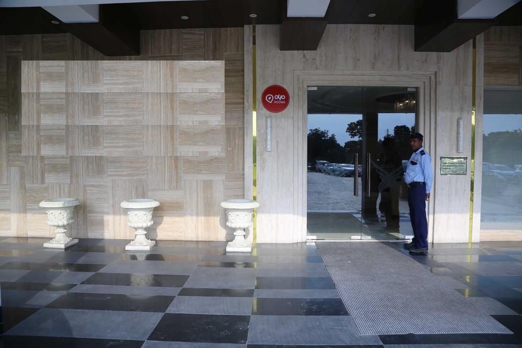 Oyo Premium Panchkula Sector 5 Hotel Exterior foto